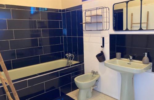 Les Abymes Casa | La Canopée Enchantée, chambres d'hôtes, piscine, proche aéroport, Gare maritime