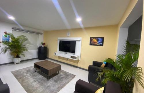 Guayabal Casa | La Casa Amarilla