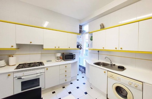 Fisterra Apartamento | La Casa de Ana está ubicada en una antigua fábrica de salazón del año 1805