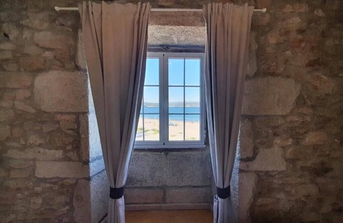 Fisterra Apartamento | La Casa de Ana está ubicada en una antigua fábrica de salazón del año 1805