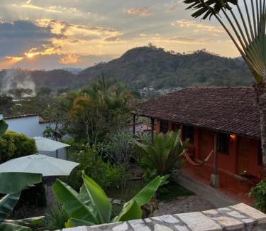 Copan Ruinas Cama Y Desayuno | La Casa de Cafe Bed and Breakfast