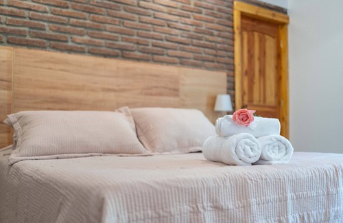 Melocoton Cama Y Desayuno | La Casa de Carlitos