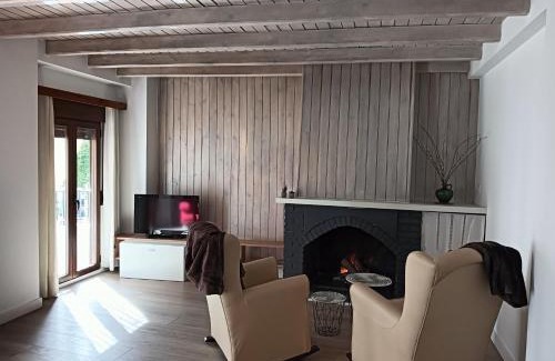 Guejar Sierra Apartamento | La Casa de la Plaza