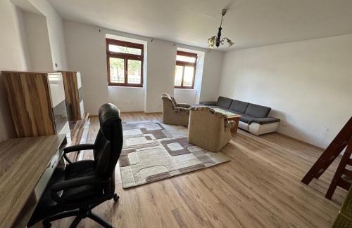 Veszpremfajsz Casa | La Casa De Nido-Tágas családias apartman 6 főig, kerttel