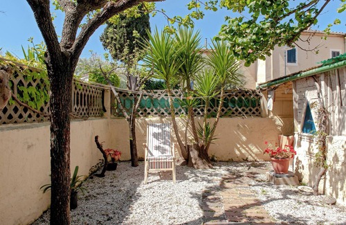 Vada Apartamento | La Casa Degli Artisti' cerca de la playa con jardín privado y aire acondicionado