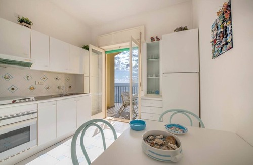 Marina del Cantone Chalet De Esquí | La Casa del Mare close to the beach