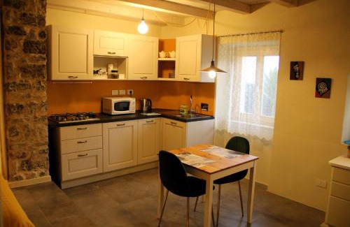 Giucano Apartamento | La Casa del Sole a Cosy Nest in Lunigiana, Tuscany