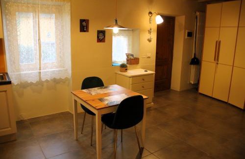 Giucano Apartamento | La Casa del Sole a Cosy Nest in Lunigiana, Tuscany