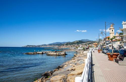 Santo Stefano al Mare Apartamento | La casa di Tina a 20 metri dal mare