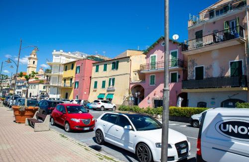 Santo Stefano al Mare Apartamento | La casa di Tina a 20 metri dal mare