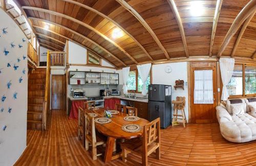 Mindo Casa | La Casa en el Aire Mindo, 4 Dormitorios