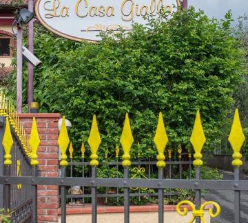 Montignoso Cama Y Desayuno | La Casa Gialla A MONTIGNOSO