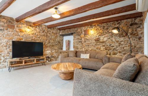 Castellet i la Gornal Casa | La Casa Gran Clariana