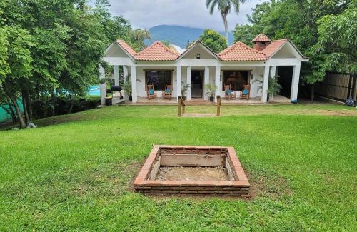 Jarabacoa Casa | La Casa Grande-Piscina con vista y yarda verde