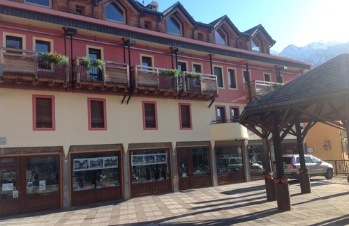 Ponte di Legno Apartamento | la casa in piazza - cozy apartment in pedestrian area, slopes just a few minutes away