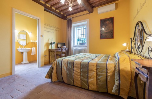 Lamporecchio Cama Y Desayuno | La Casa Medioevale B&B