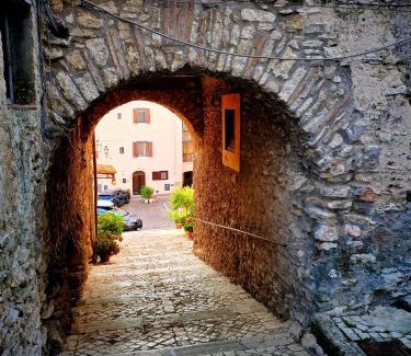 Licenza Casa | La Casa nel Borgo - Licenza