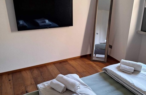 Somma Lombardo Cama Y Desayuno | La Casa nel Bosco