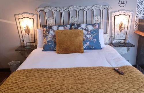 Hillcrest Casa | La Casa Nostra Villa Rose Garden Carmella