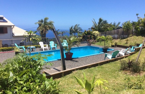 Petite-ÃŽle Casa | La case curcuma with heated swimming pool