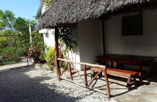 Uroa Casa | La Casetta a Zanzibar guesthouse italiana