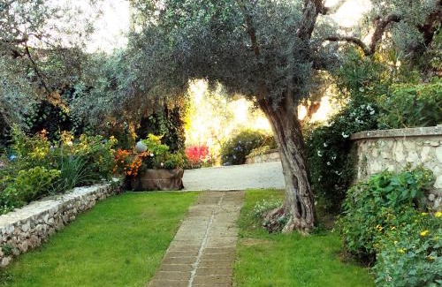 Fontechiari Casa | "La casetta" indipendente, con ampio spazio verde