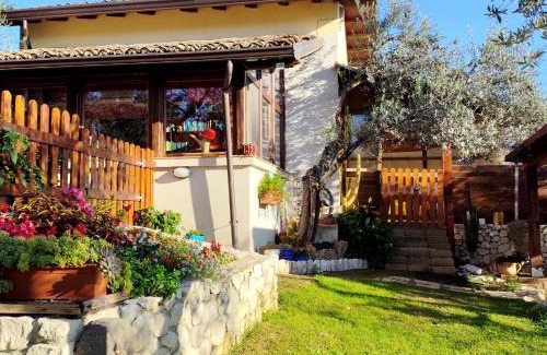 Fontechiari Casa | "La casetta" indipendente, con ampio spazio verde