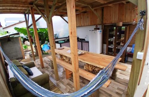 Meia Praia Casa | La Casita Casa Familiar Hospedagem e Camping Urbano