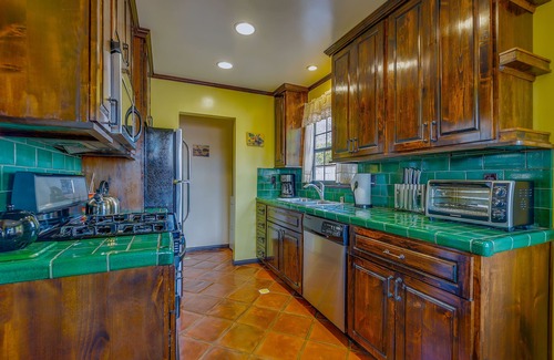 Historic Tennis Club Casa | La Casita-Rare Find, a pie del centro de la ciudad - 3 BR / 2 BA House