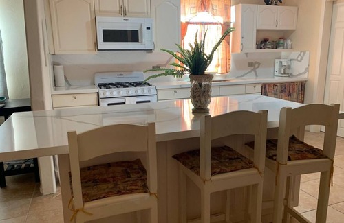 Laguna Shores Casa | La casita medrano