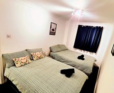 East End Apartamento | La Casita, Quarry - 2 bedroom Entire Apartment with Free Parking