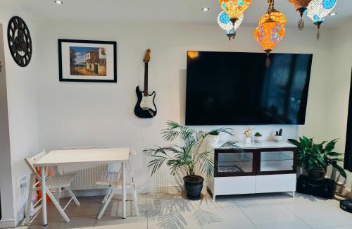 East End Apartamento | La Casita, Your Home Away from Home - Free Parking