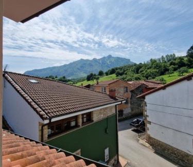 Cabrales Casa | La Casona de Pascueru de POO DE CABRALES