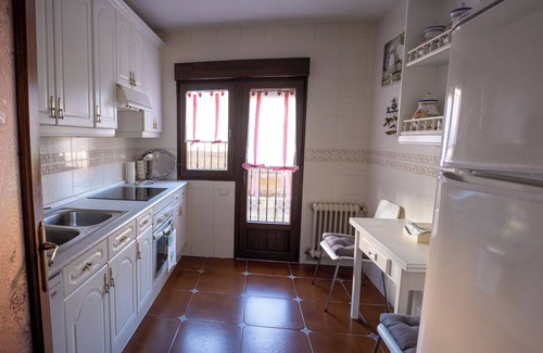 Rascafría Chalet De Esquí | La Casona de Rascafria, independiente, rodeada de jardin e ideal para familias.
