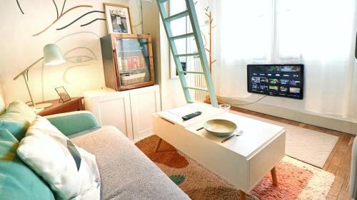 Asnieres-sur-Seine Casa | La chambre COCTEAU