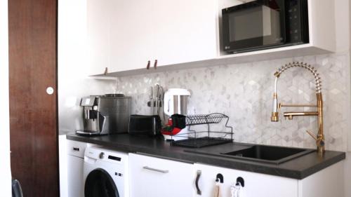 Asnieres-sur-Seine Casa | La chambre COCTEAU