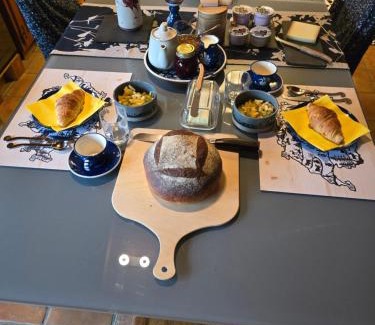 Bas-Intyamon Cama Y Desayuno | La chambre d'en haut