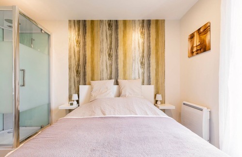 Bayonne Cama Y Desayuno | La chambre des REVES - N°2/3- SPA PRIVATIF en option en JUILLET, inclus en AOUT