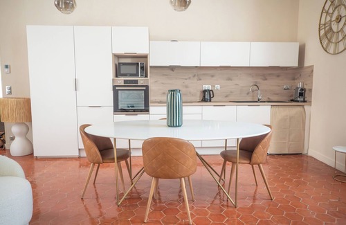 Pezenas Apartamento | La Chapelle, Gîte Insolite Haut de Gamme Avec Piscine et Sauna, à Pézenas