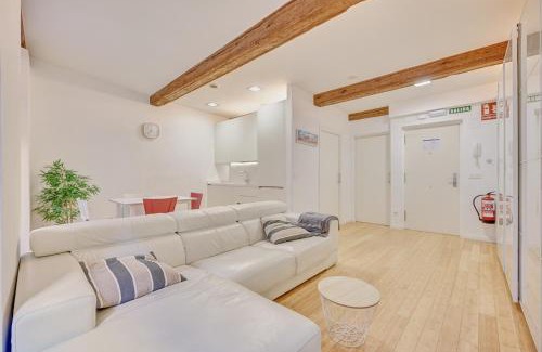 Centro histórico Apartamento | La Chapitela 7 by Clabao