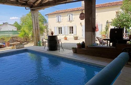 Cherac Cama Y Desayuno | La charentaise ch d'hôtes ,Studio