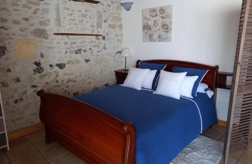 Cherac Cama Y Desayuno | La charentaise ch d'hôtes ,Studio