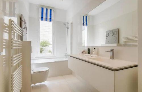 Deauville City Centre Casa | La charmante maison blanche