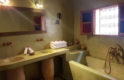 Zekkak Er Roumane Casa | La Cheminée Bleue Fes