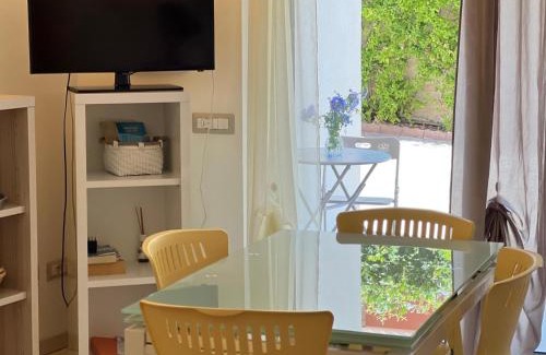 Villasimius Apartamento | La chiocciola di Beniamino, Villasimius appartamento confort, parking gratuito, fronte bus Arst, navetta mare e postazione noleggio monopattini elettrici