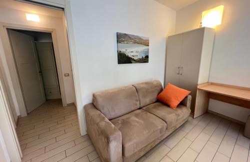 Villasimius Apartamento | La chiocciola di Beniamino, Villasimius appartamento confort, parking gratuito, fronte bus Arst, navetta mare e postazione noleggio monopattini elettrici