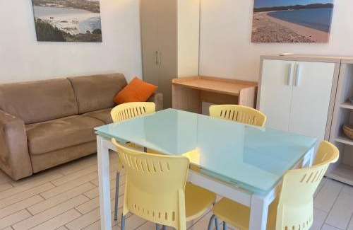 Villasimius Apartamento | La chiocciola di Beniamino, Villasimius appartamento confort, parking gratuito, fronte bus Arst, navetta mare e postazione noleggio monopattini elettrici