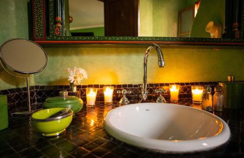 Bab Taghzout Casa | La Claire Fontaine