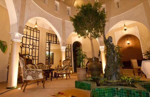 Bab Taghzout Casa | La Claire Fontaine