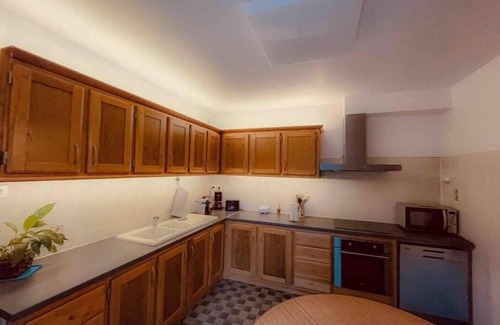 Brantome-en-Perigord Casa | La Claperie, family home with wooden park and private pool.